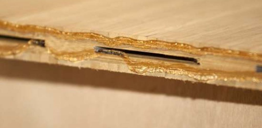 Does Elmer's wood glue dry clear
